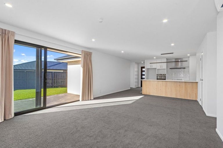 Photo of property in 33 Hilton Drive, Amberley, 7410