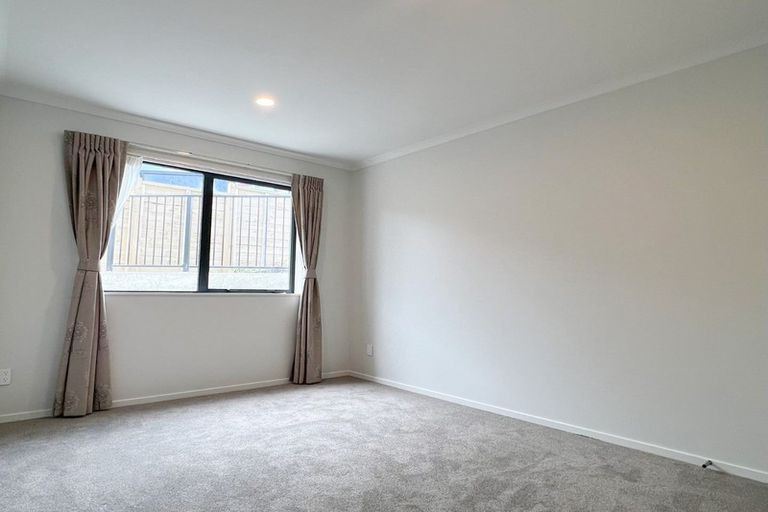 Photo of property in 98 Taikura Avenue, Red Beach, 0932