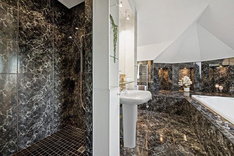 Photo of property in 3 Onemana Way, Te Atatu Peninsula, Auckland, 0610