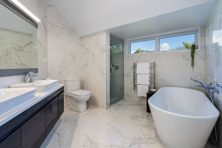 Photo of property in 17 Calypso Place, Rothesay Bay, Auckland, 0630