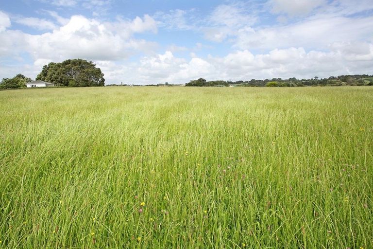 Photo of property in 2 Dromgools Road, Tuakau, 2121