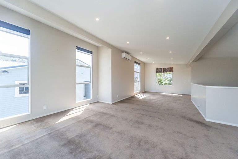 Photo of property in 7a Shortland Street, Khandallah, Wellington, 6035