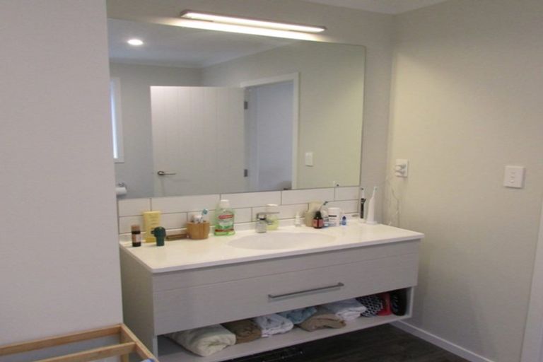 Photo of property in 208 Navigation Drive, Whitby, Porirua, 5024