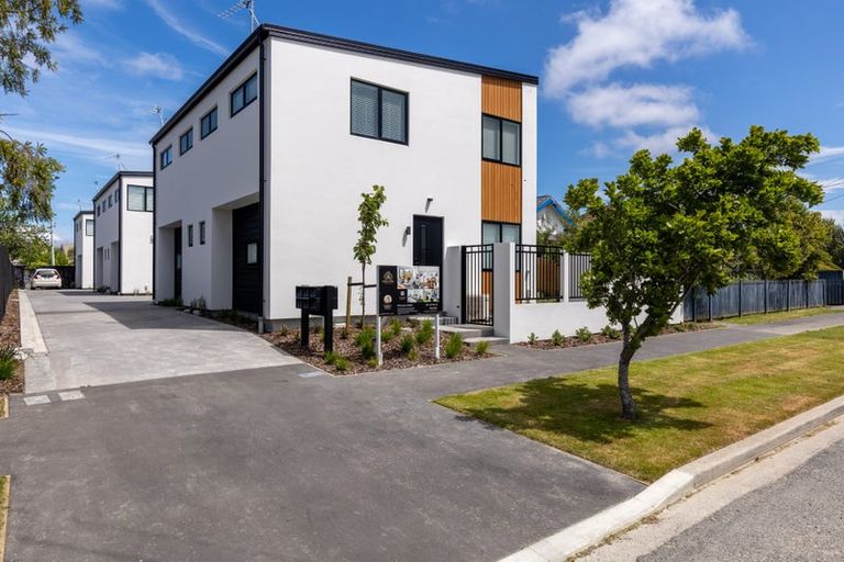 Photo of property in 2/14 Crohane Place, Addington, Christchurch, 8024