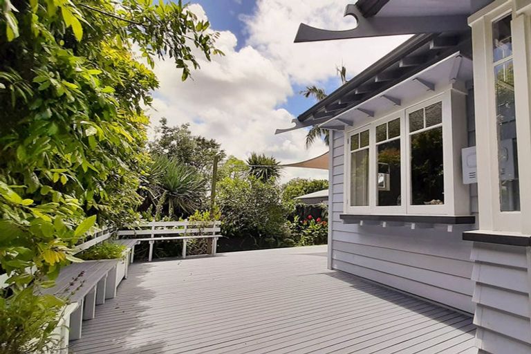 Photo of property in 74a Wharf Road, Te Atatu Peninsula, Auckland, 0610