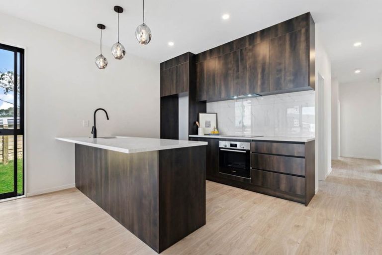 Photo of property in 32 Puhikawa Street, Massey, 0614