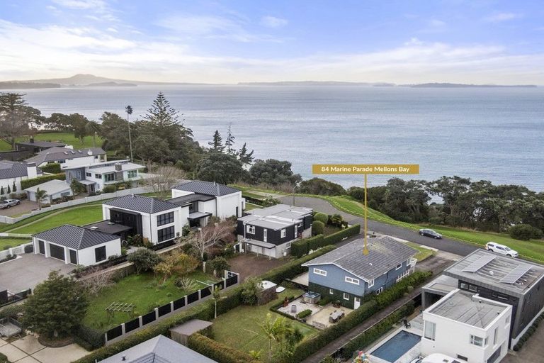 Photo of property in 84 Marine Parade, Mellons Bay, Auckland, 2014