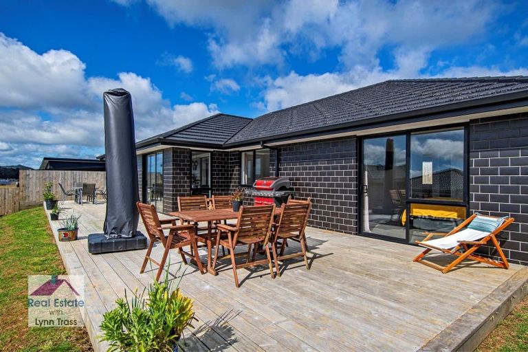 Photo of property in 16 Maui Place, Te Kamo, Whangarei, 0112