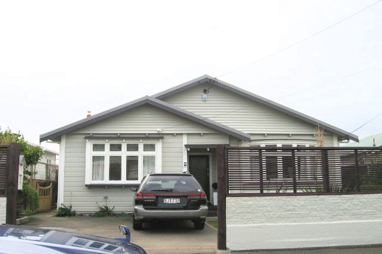 Photo of property in 7 Resolution Street, Lyall Bay, Wellington, 6022