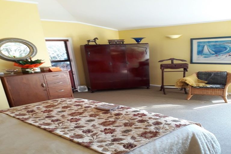 Photo of property in 666 South Titirangi Road, Titirangi, Auckland, 0604