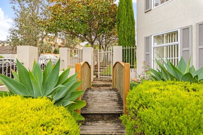 Photo of property in 14 Marguerita Place, West Harbour, Auckland, 0618