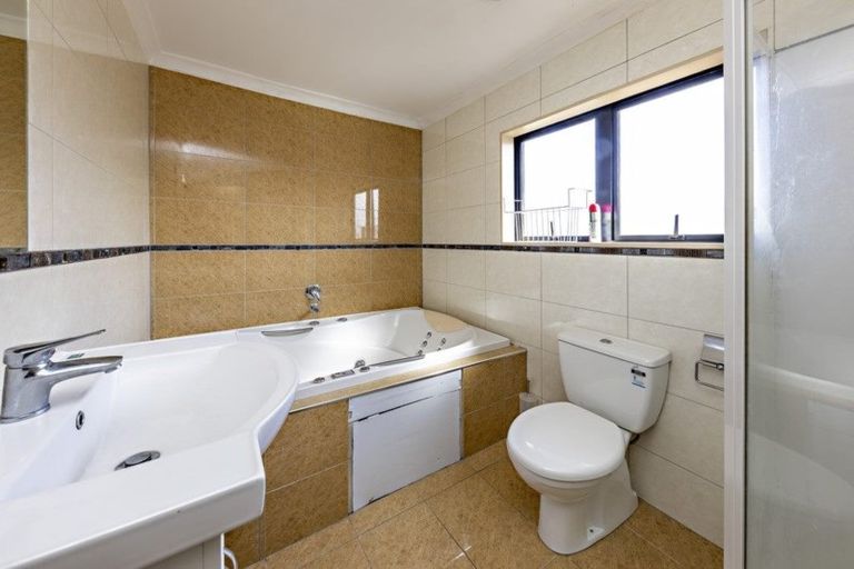 Photo of property in 16a Freyberg Avenue, Papatoetoe, Auckland, 2104