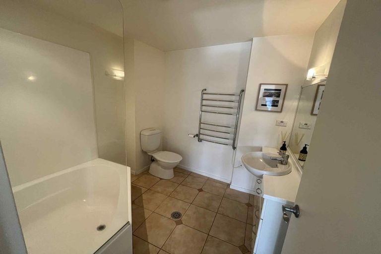 Photo of property in Stadium Garden Flats, 309/107 Thorndon Quay, Pipitea, Wellington, 6011