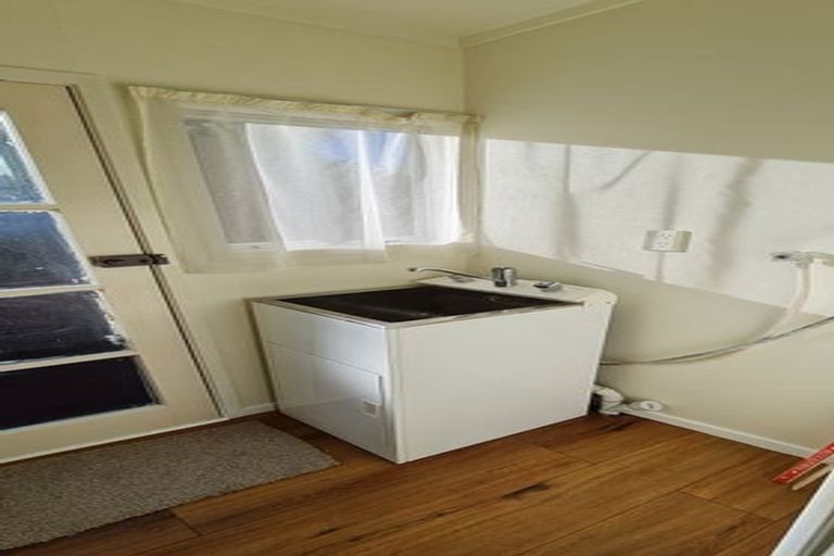 Photo of property in 28 Cabello Place, Unsworth Heights, Auckland, 0632