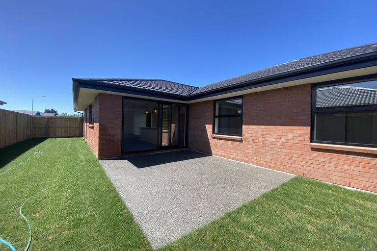 Photo of property in 28 Dallimore Drive, Belfast, Christchurch, 8051