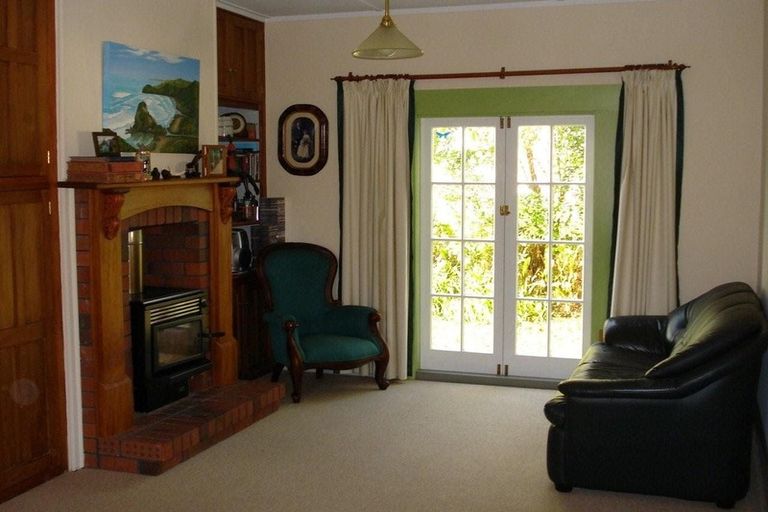 Photo of property in 36 Newington Road, Henderson, Auckland, 0612