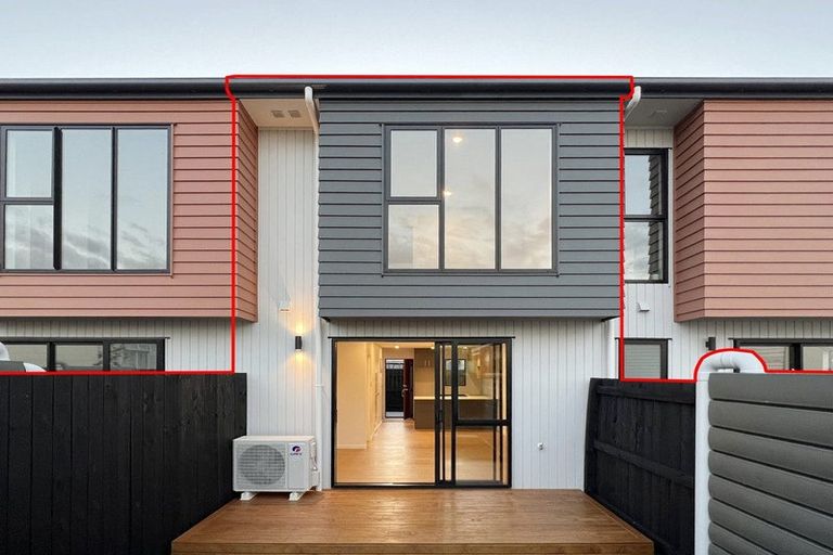 Photo of property in 4/17 Rewarewa Road, Te Atatu Peninsula, Auckland, 0610