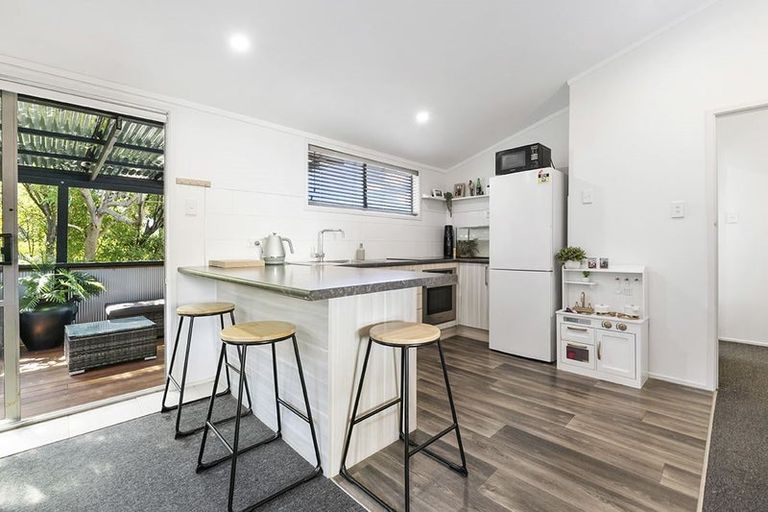 Photo of property in 25a Matai Road, Stanmore Bay, Whangaparaoa, 0932