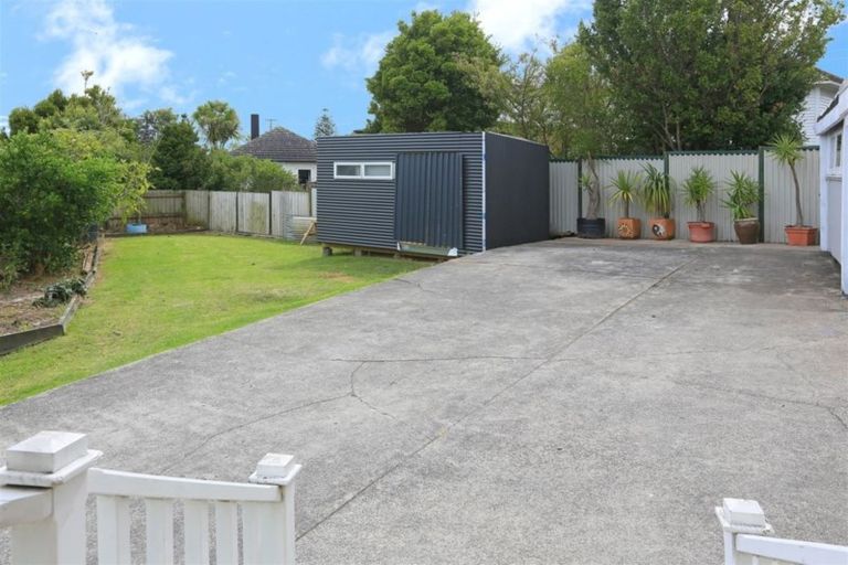Photo of property in 249a Great North Road, Henderson, Auckland, 0612