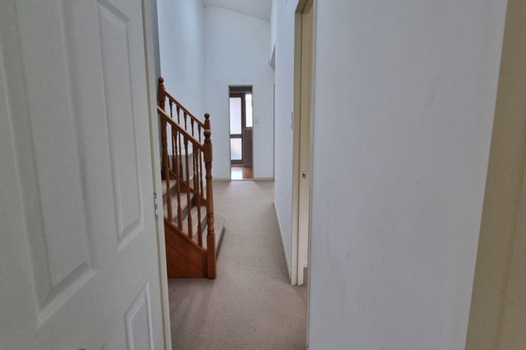 Photo of property in 11 Cobblestone Lane, Hillcrest, Auckland, 0627