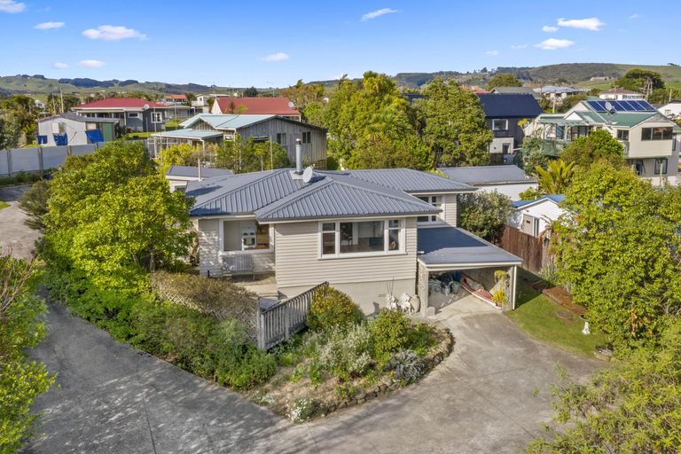 Photo of property in 10 Marine Parade, Raglan, 3225