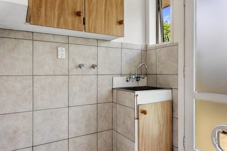 Photo of property in 2/12 Oxley Avenue, St Albans, Christchurch, 8014