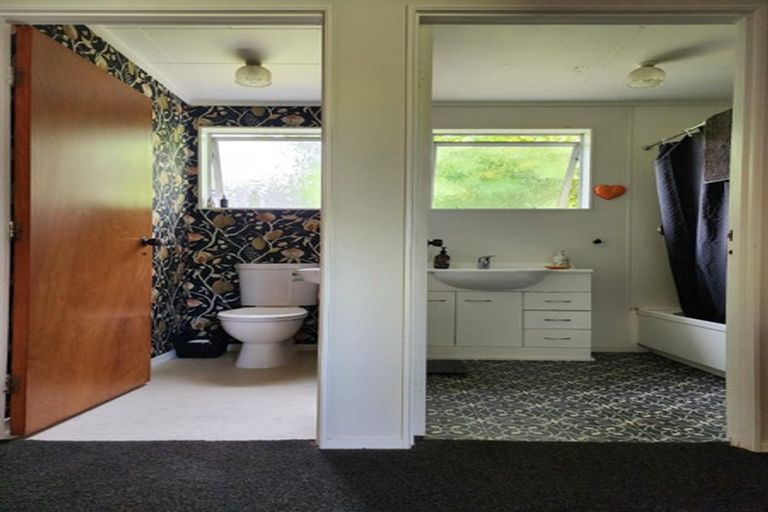 Photo of property in 1138 South Road, Oakura, 4314