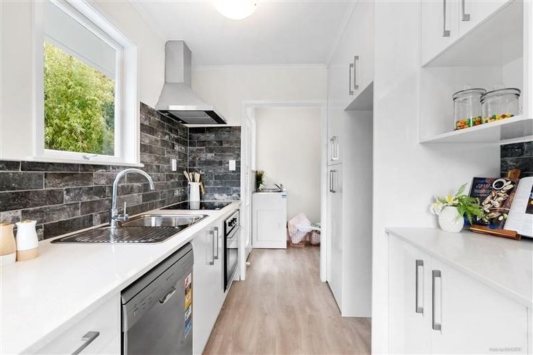 Photo of property in 12 Copley Street, New Lynn, Auckland, 0600