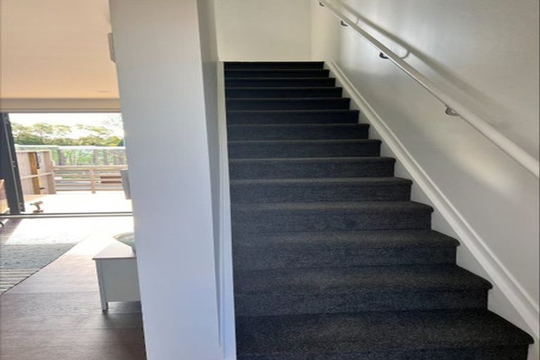 Photo of property in 1 Te Puketoka Lane, Mangere, 2022