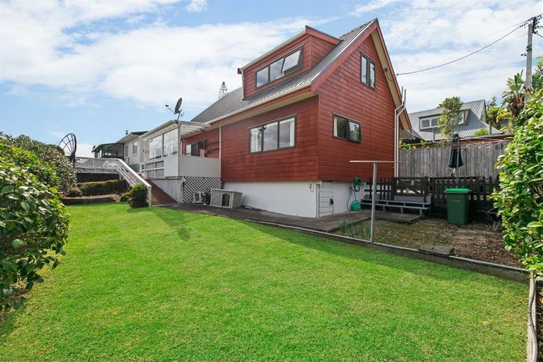 Photo of property in 2/24 Kaipatiki Road, Glenfield, Auckland, 0629