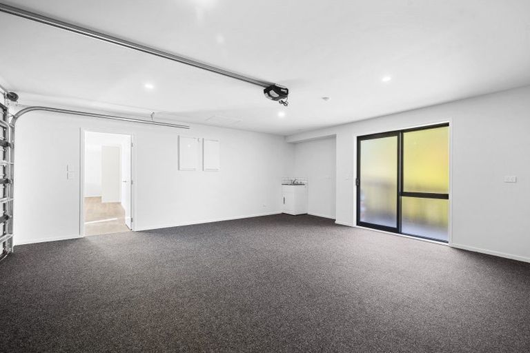 Photo of property in 10b Gradwell Place, Two Mile Bay, Taupo, 3330