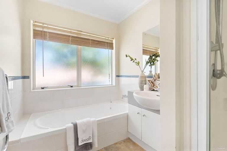 Photo of property in 6 Excelsa Place, Albany, Auckland, 0632