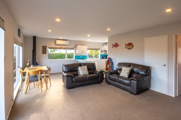 Photo of property in 11 Seafield Road, Duvauchelle, 7581