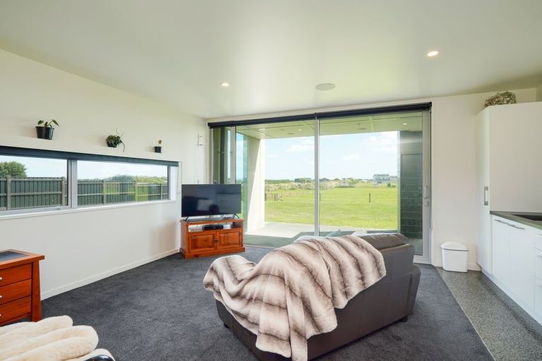 Photo of property in 89 Sunrise Drive, Seaward Bush, Invercargill, 9812
