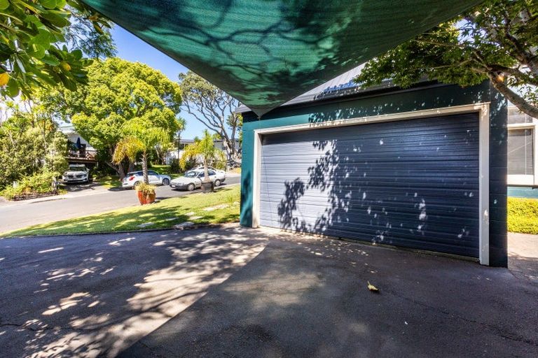 Photo of property in 6 Learmonth Avenue, Birkenhead, Auckland, 0626