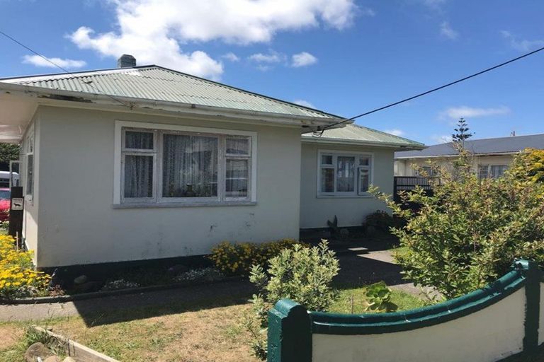 Photo of property in 20 Dorset Street, Patea, 4520