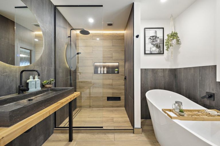 Photo of property in 44b Crosland Road, South Head, 0874