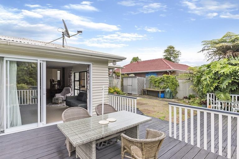 Photo of property in 28 Lowtherhurst Road, Massey, Auckland, 0614