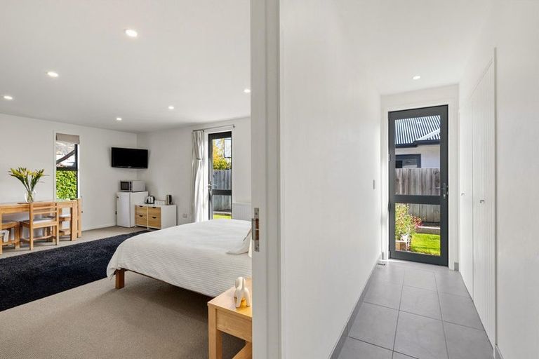 Photo of property in 2 Bridesdale Drive, Lake Hayes, Queenstown, 9304