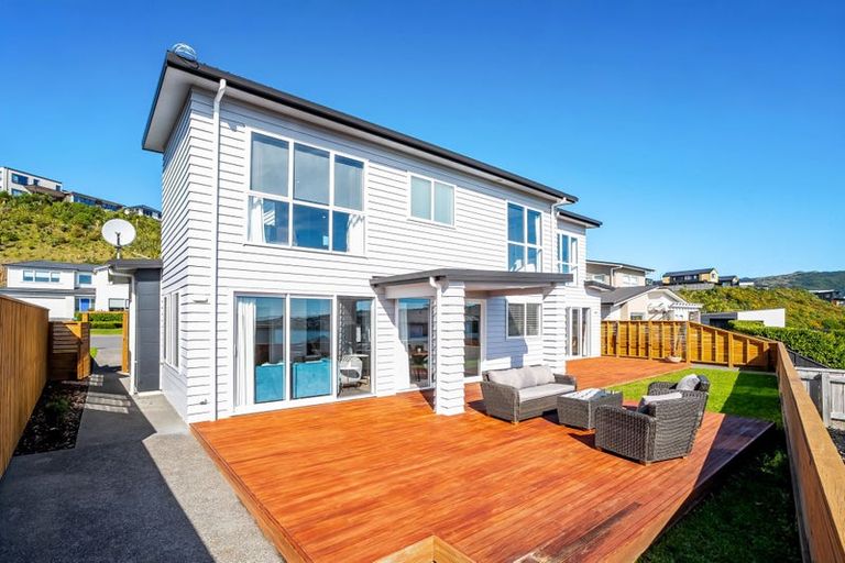 Photo of property in 3 Okataina Way, Aotea, Porirua, 5024