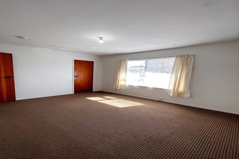 Photo of property in 5 Celeste Place, Totara Vale, Auckland, 0627