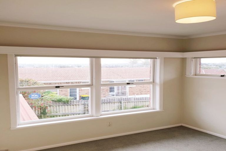 Photo of property in 1 Marsh Avenue, Forrest Hill, Auckland, 0620