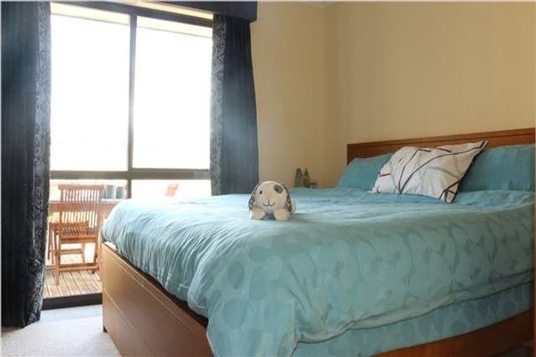 Photo of property in 11 Holsten Place, Massey, Auckland, 0614