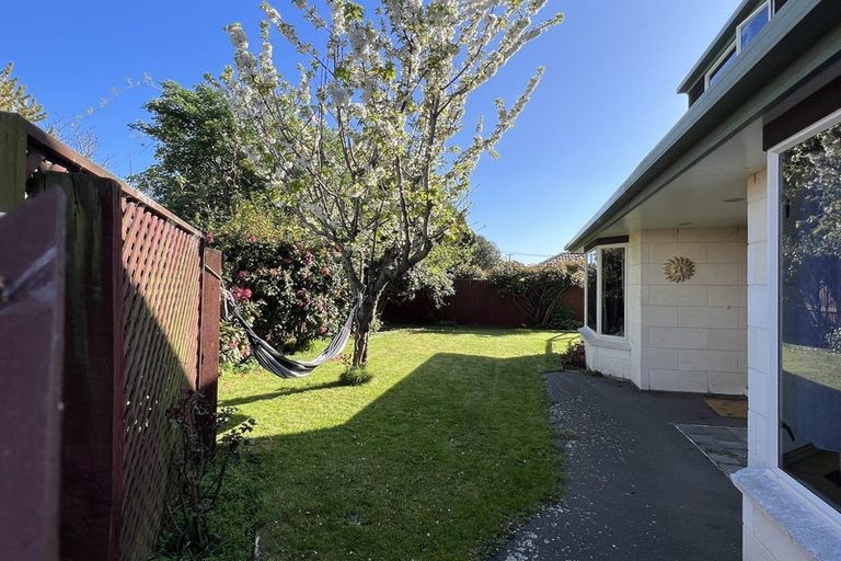 Photo of property in 104 Yaldhurst Road, Sockburn, Christchurch, 8042