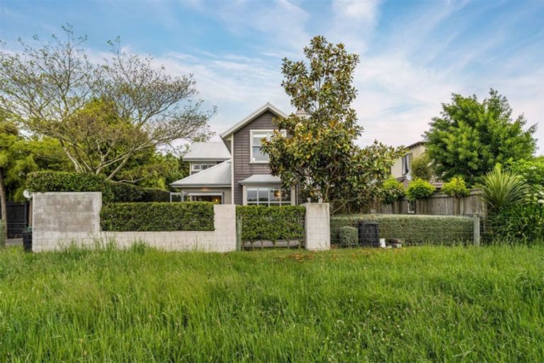 Photo of property in 51 Croziers Road, St Albans, Christchurch, 8052