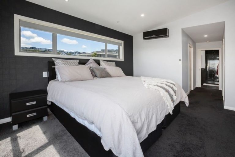 Photo of property in 2 Madeira Close, Whitby, Porirua, 5024
