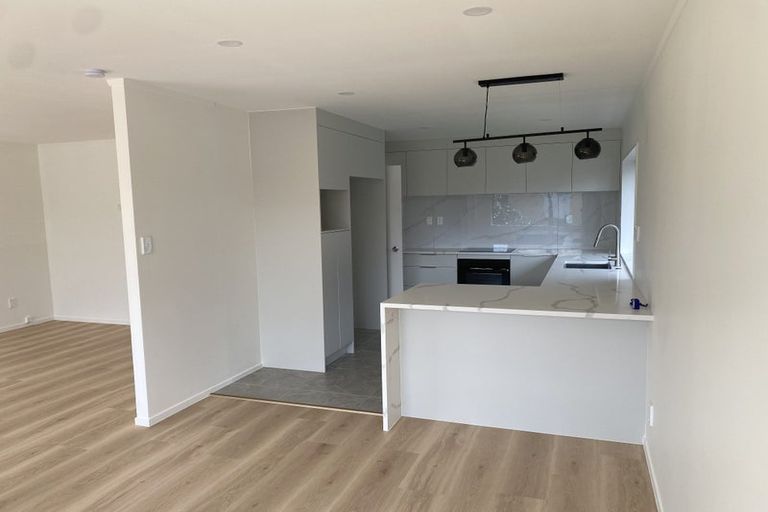 Photo of property in 33a Sunderlands Road, Half Moon Bay, Auckland, 2012