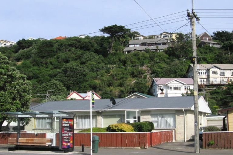 Photo of property in 1/360 The Parade, Island Bay, Wellington, 6023