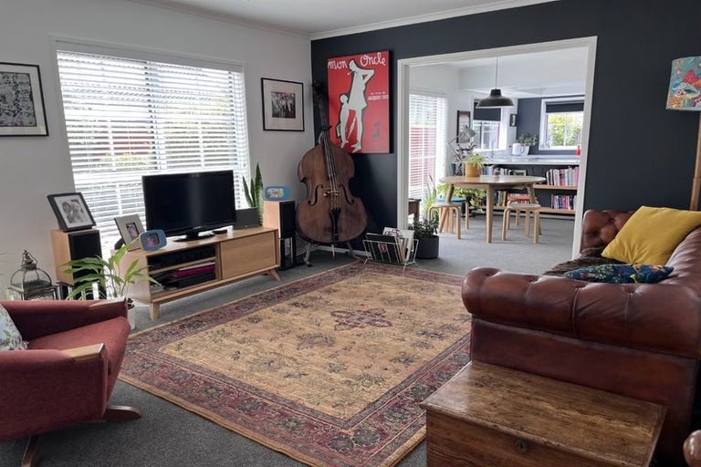 Photo of property in 50 Saint Andrews Square, Strowan, Christchurch, 8052