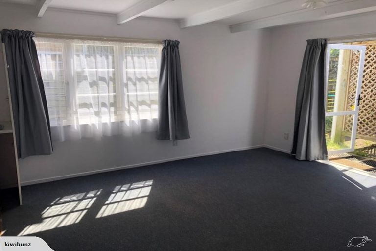 Photo of property in 18 Fruitvale Road, New Lynn, Auckland, 0600